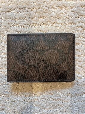 NWOT Men's Signature Print Card Holder